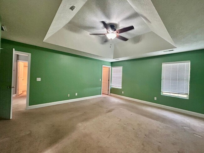 Building Photo - Large 4 Bed, 2.5 bath in Lexington!