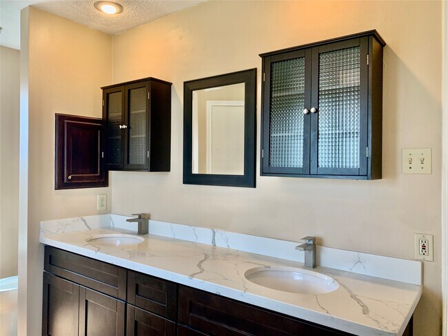 Building Photo - 2903 Bentley Ct