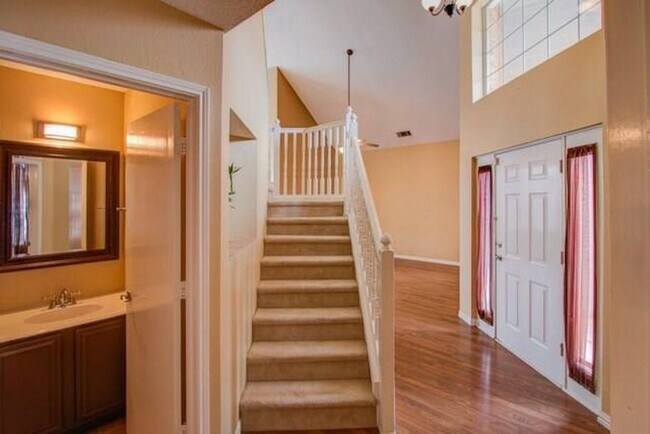 Building Photo - 6908 Chateau Dr