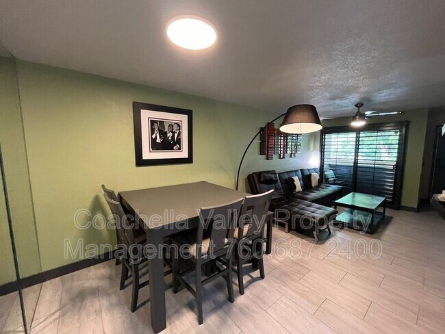 Building Photo - 2821 Los Felices Cir