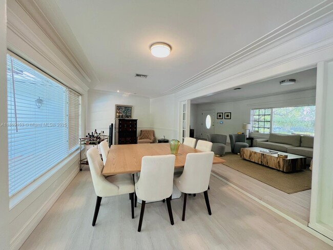Building Photo - 5209 Riviera Dr