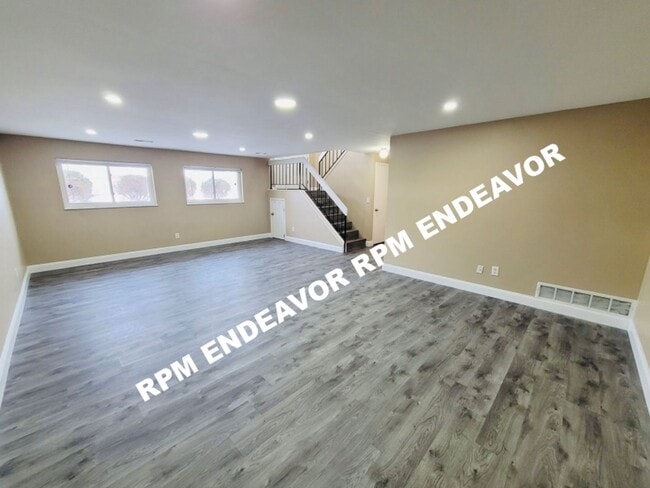 Building Photo - "Stunning 3-Bed Home with Modern Finishes, Spacious Yard, and Quiet Cul-De-Sac Location!"