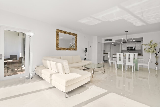 Building Photo - 10275 Collins Ave