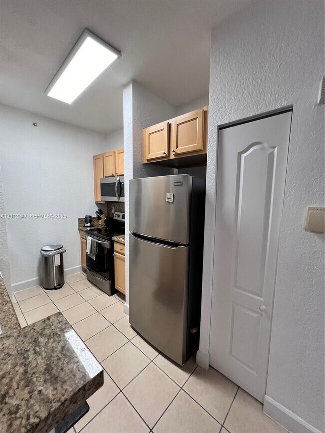 Building Photo - 6001 SW 70th St