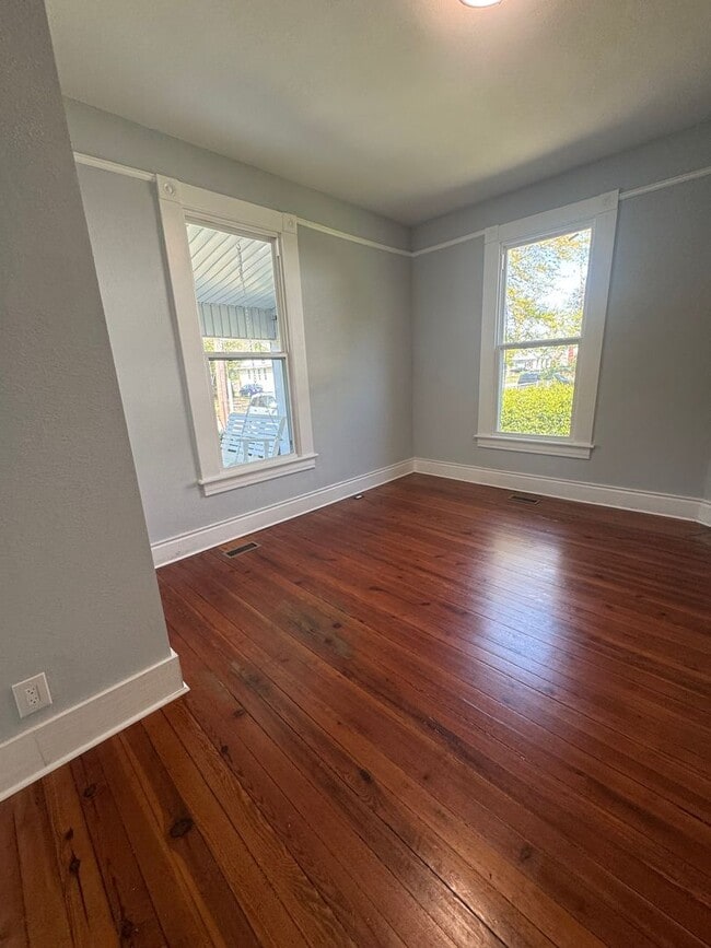 Building Photo - Charming 3-Bedroom Cottage With Modern Updates