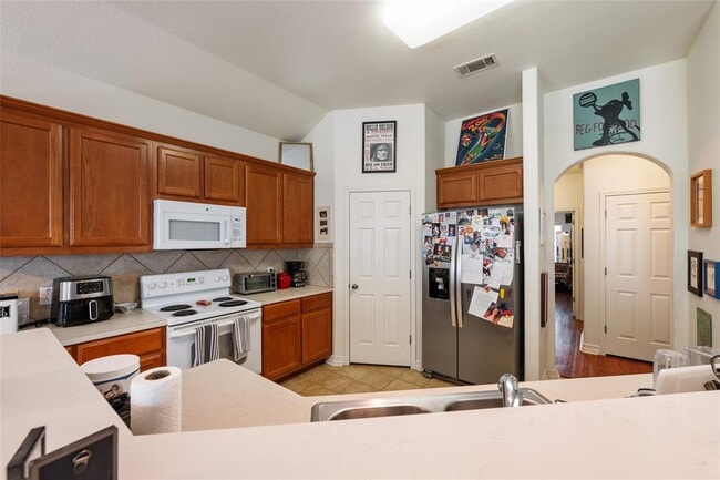 Building Photo - 1002 Castile Rd