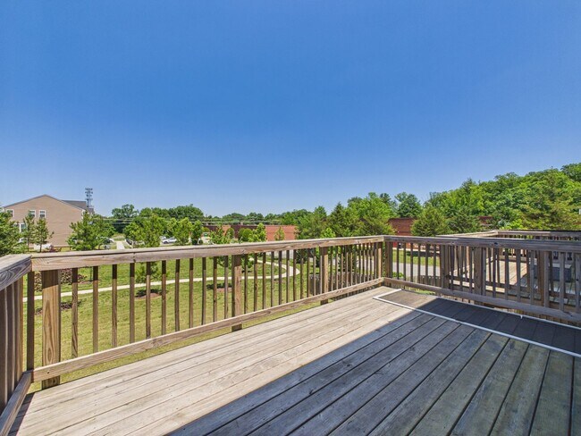 Building Photo - 1405 Kerr Dr
