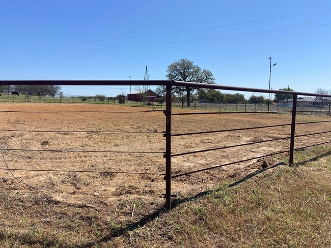 Building Photo - 2/2 on 9 acres horse property