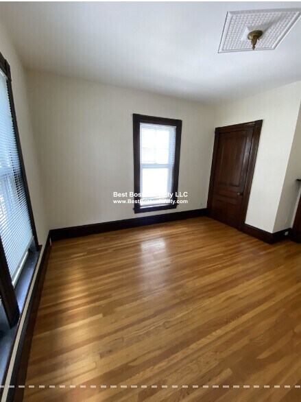 Building Photo - 211 Holland St