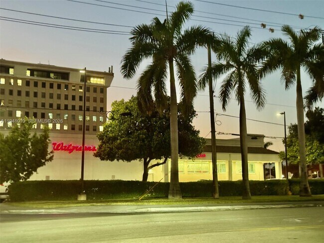 Building Photo - 900 NE 12th Ave