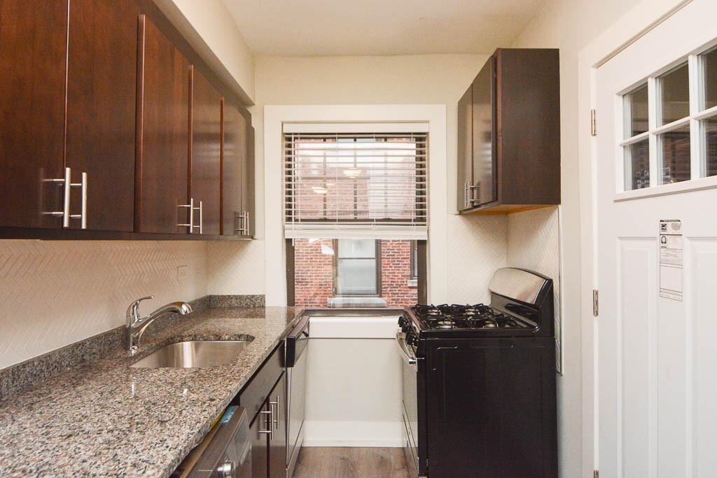 Building Photo - 1128 Maple Ave