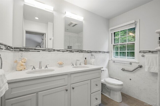 Building Photo - 6 Trails End