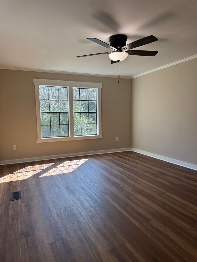 Building Photo - Fully Renovated Secluded 3 Bedroom Rancher!