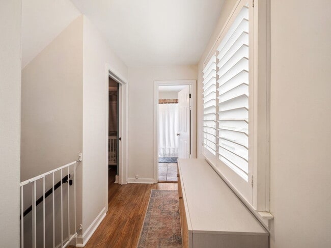 Building Photo - 122 E Crescent Ave