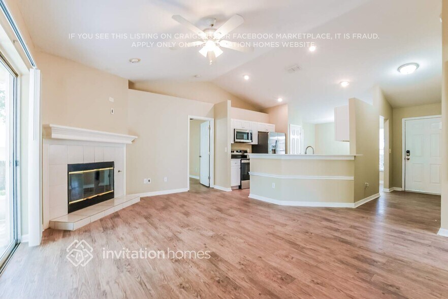 Building Photo - 635 Park Valley Cir
