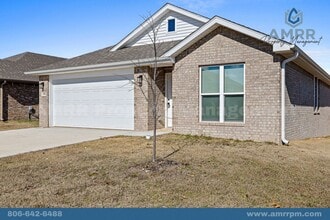 Building Photo - New Beginnings Start At AMRR: 4 bedroom in Apple Crossing!