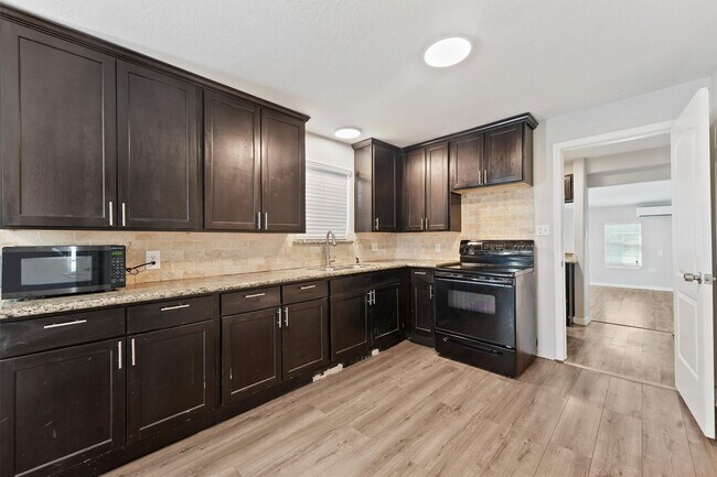Building Photo - 16730 Springfield Dr