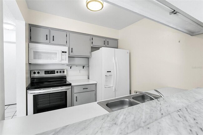 Building Photo - 305 Northlake Dr