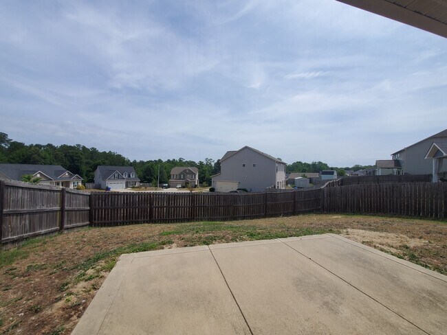 Building Photo - 2244 Lakedale Dr