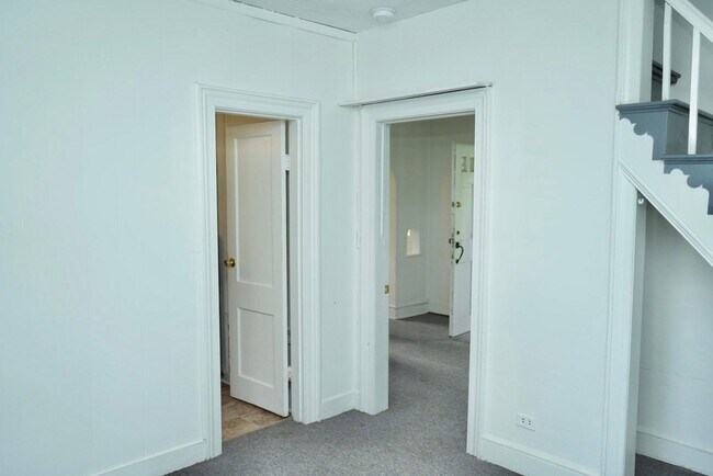 Building Photo - 2321 Fontaine Ave Ext