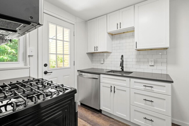 Building Photo - AVAILABLE OCT 1ST! DON'T MISS THIS RENOVAT...