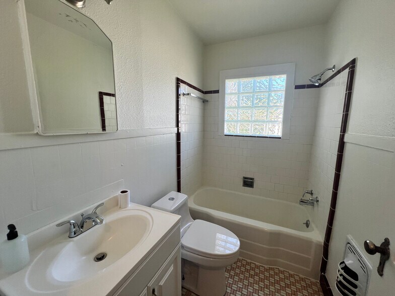 BATHROOM - 925 Donaldson Ave