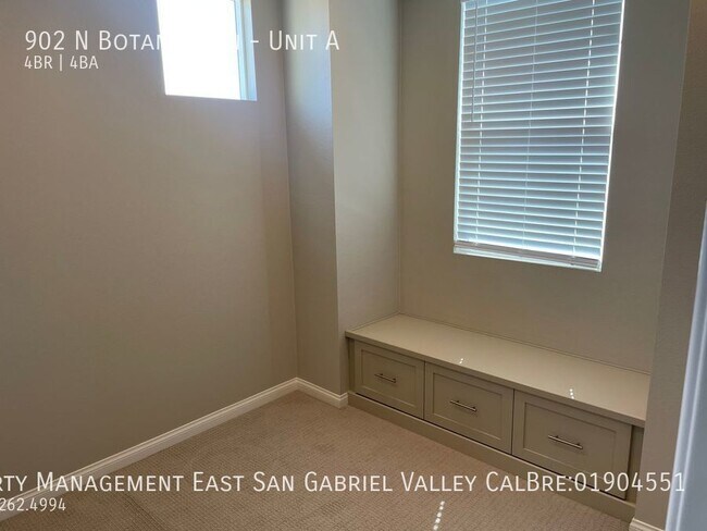 Building Photo - 902 Botanica Ln
