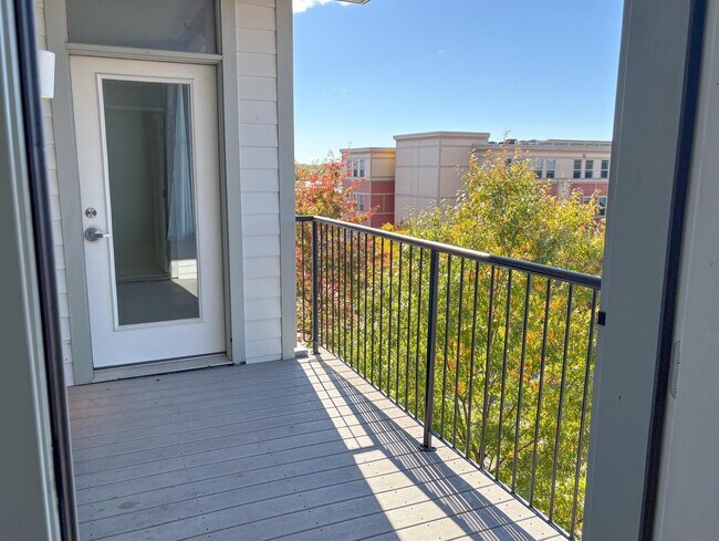 Building Photo - 410 Farrell St