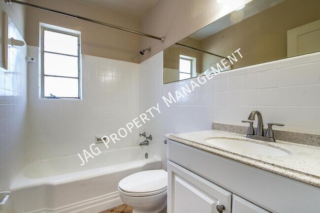 Building Photo - 2761 St Johns Ave