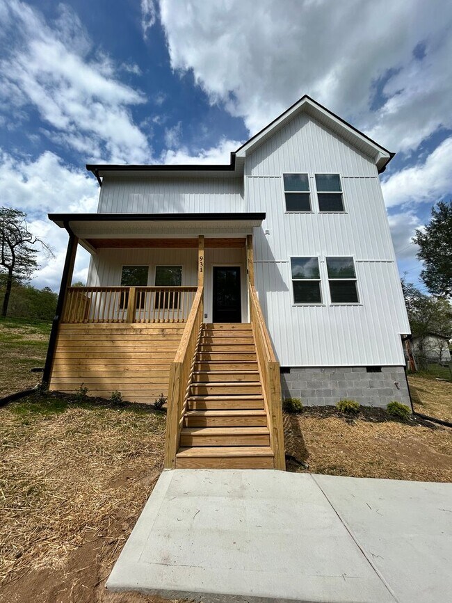 Building Photo - 1/2 OFF 1ST FULL MONTHS RENT! BRAND NEW Charming 3 Beds, 2.5 Baths in Hixson!