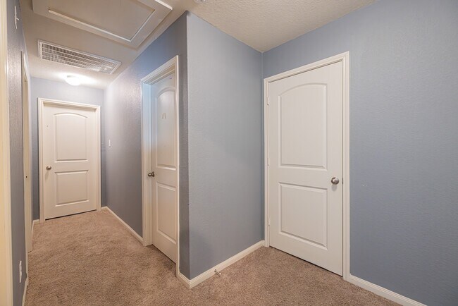 Building Photo - 10814 Spring Brook Pass Dr