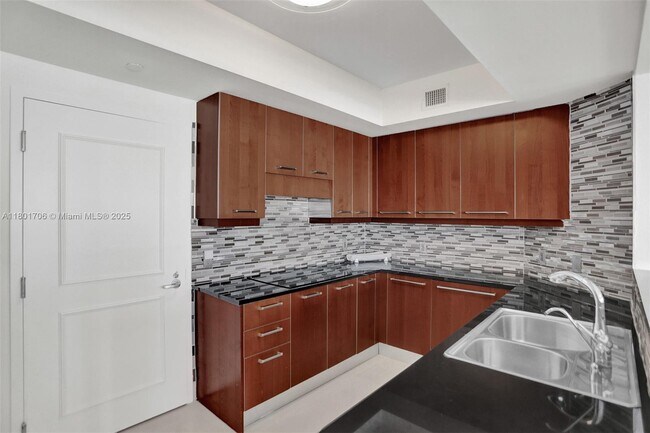 Building Photo - 3101 S Ocean Dr