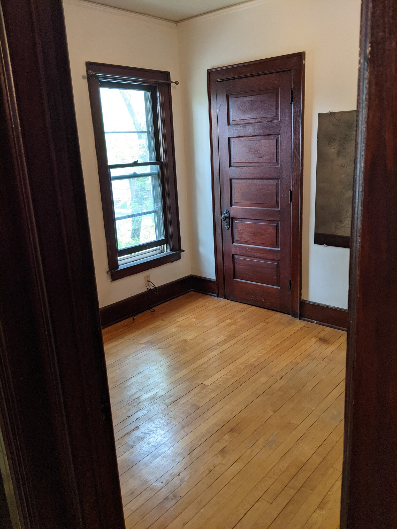 front br - 1775 N Astor St