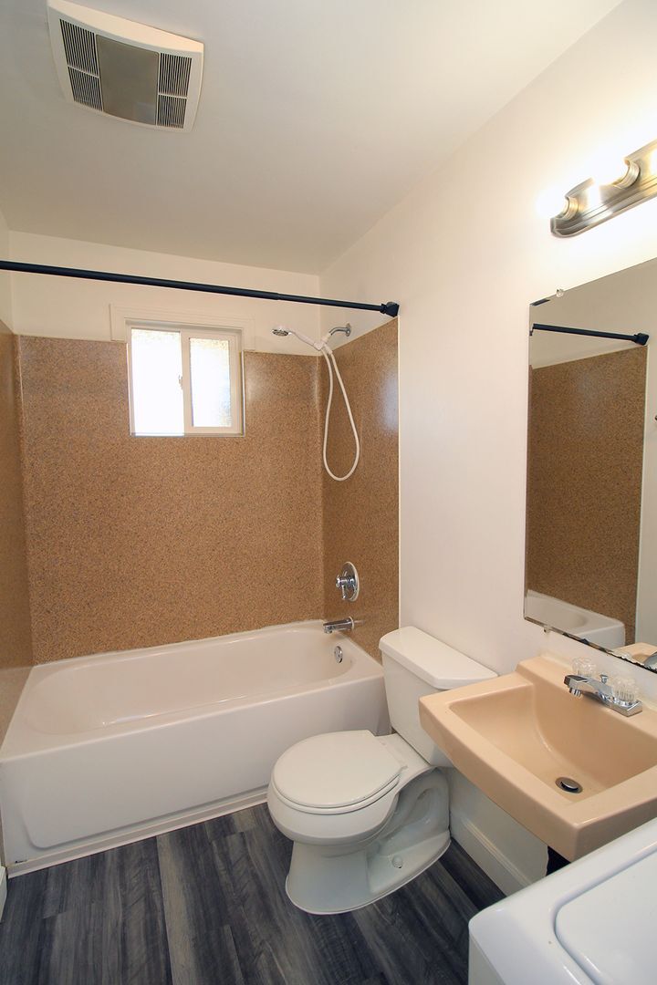 Building Photo - 6237-6239 SE Fern Ave