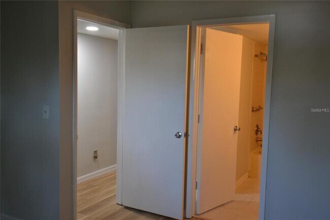 Building Photo - 3399 Mermoor Dr