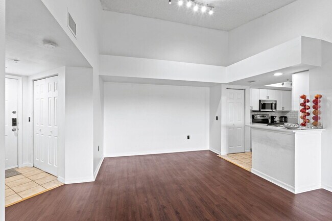 Building Photo - 4183 N Haverhill Rd