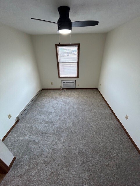 Building Photo - 665 Mumford Dr