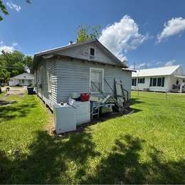 Building Photo - 206 Section Ave