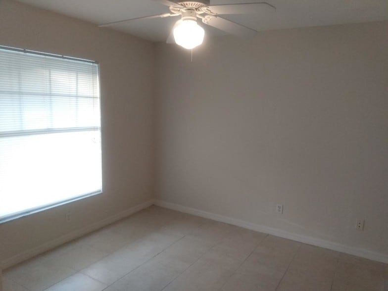 Building Photo - 7446 Pond Cir