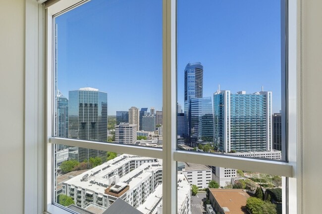 Building Photo - 10 Terminus Luxury 2 Bedroom Condo in Heart of Buckhead