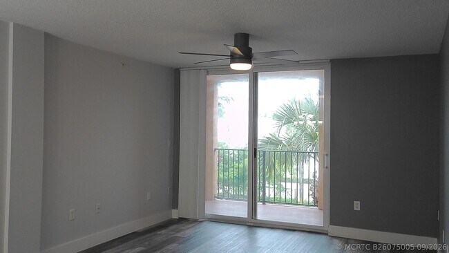 Building Photo - 1000 Scotia Dr