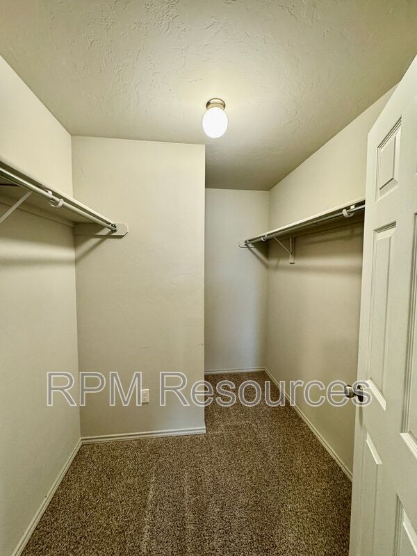 Building Photo - 1820 Hayes Ln