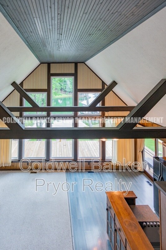 Building Photo - 165 Lakeshore Ct