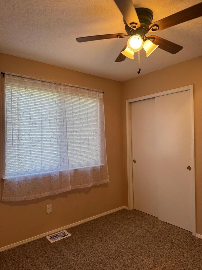 Building Photo - 256 Glenridge Park Ln NE