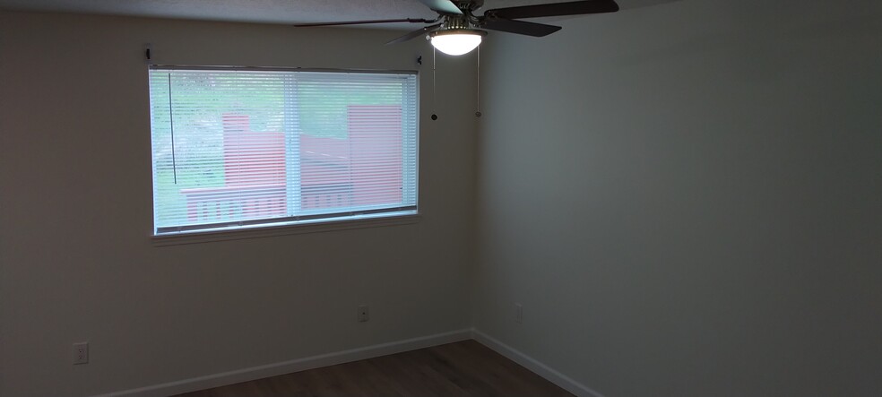 Livingroom - 178 North 12th Street