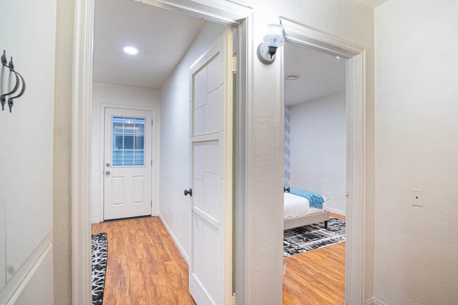 Building Photo - 6203 Thorn St