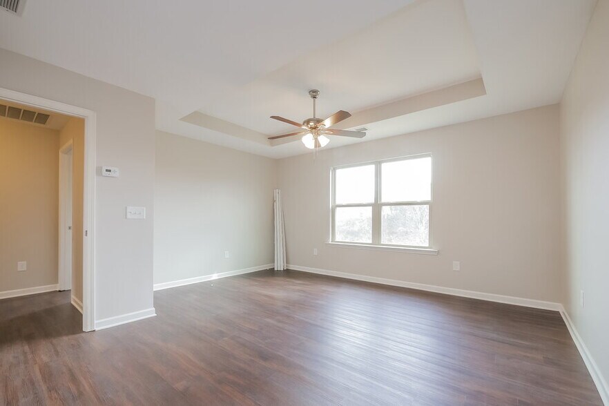 Building Photo - 255 Magnaview Dr