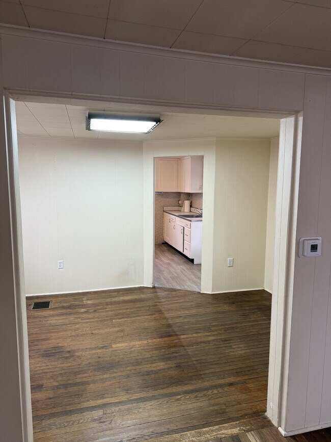 Building Photo - 958 Main St