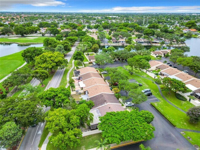 Building Photo - 13804 Kendale Lakes Dr