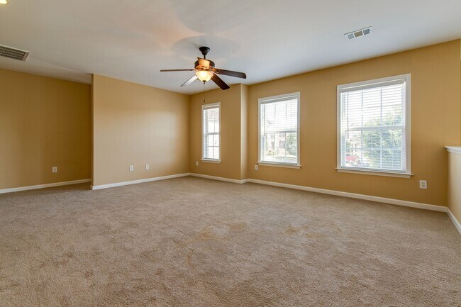 Building Photo - AVAILABLE NOW. 4 Bedroom 3 Bath. Over 3,00...